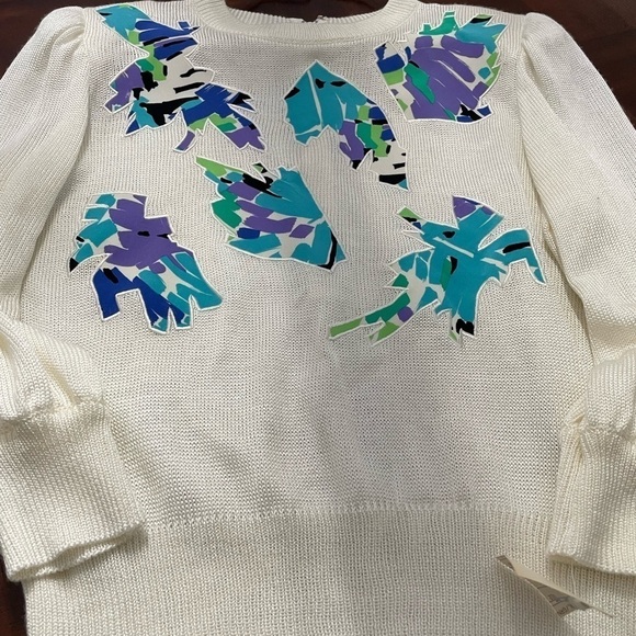 Plat LTD women’s two piece sweater & skirt. Top is white with Detail, size 12 - Picture 4 of 8